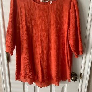 Women’s cotton gauze top.